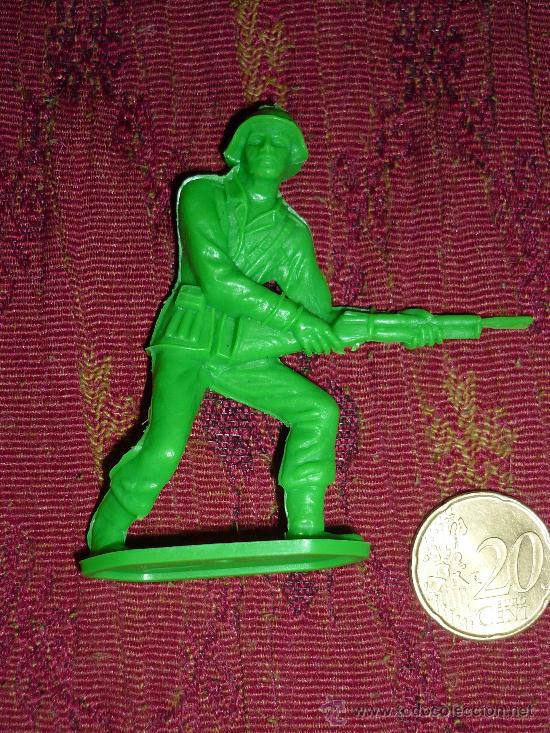 Figuras de goma y PVC: soldado- a&ntilde;os 70  de  comansi- - Foto 1
