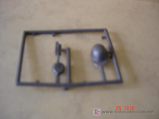 Figuras de goma y PVC: CASCO Y CANTIMPLORA - PLASTICO - - Foto 1