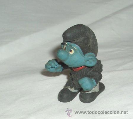 Figuras de goma y PVC: PITUFO VESTIDO DE NEGRO Y PANTUFLAS NEGRAS,PEYO,W.GERMANY