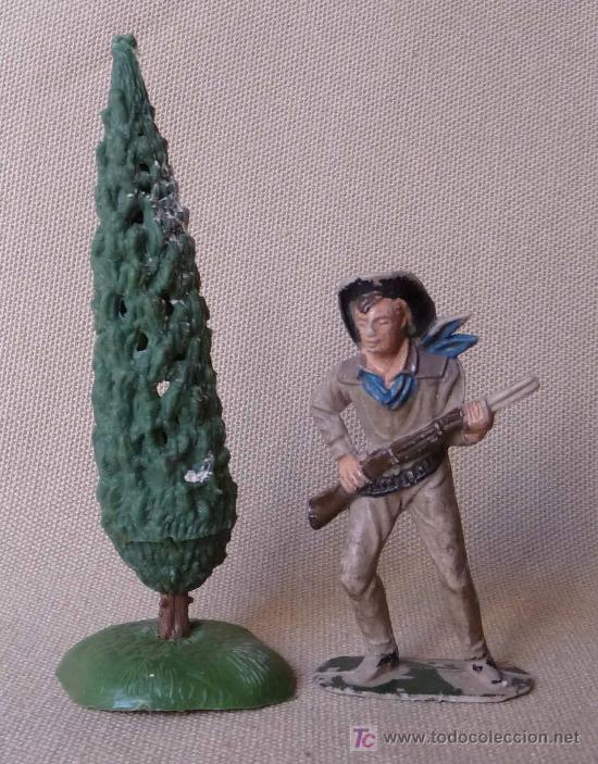 COMPLEMENTO OESTE, DE FIGURA DE PLASTICO, ARBOL, PINO, PECH ?, COMANSI ?