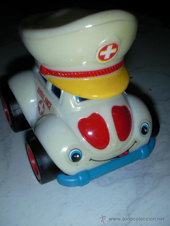 Figuras de Goma y PVC: ANTIGUO COCHE VW VOLWAGEN ESCARABAJO AMBULANCIA CON GORRO