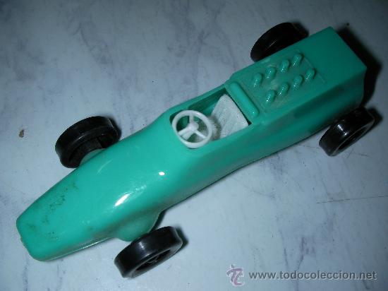 Figuras de goma y PVC: ANTIGUO COCHE FORMULA 1 AFILADOR - Foto 1