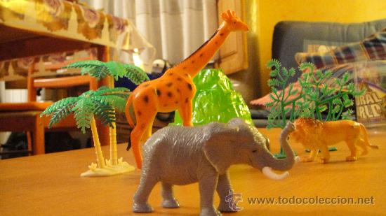 Figuras de goma y PVC: ESCENARIO SELVA.CON TRES ANIMALES. - Foto 1
