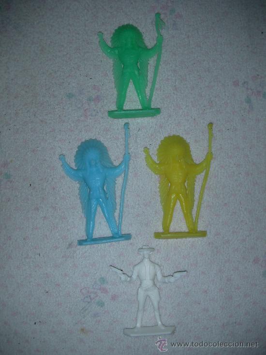 Figuras de goma y PVC: LOTE DE INDIOS Y VAQUERO - Foto 1