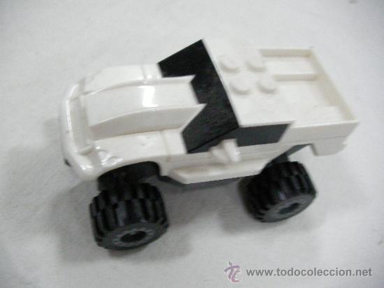 Figuras de goma y PVC: PEQUE&Ntilde;O COCHE LEGO - Foto 1