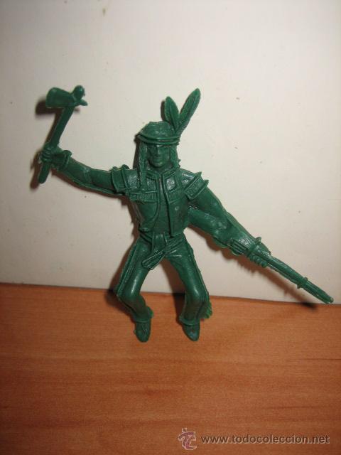 Figuras de goma y PVC: INDIO VERDE CON HACHA Y RIFLE - Foto 1
