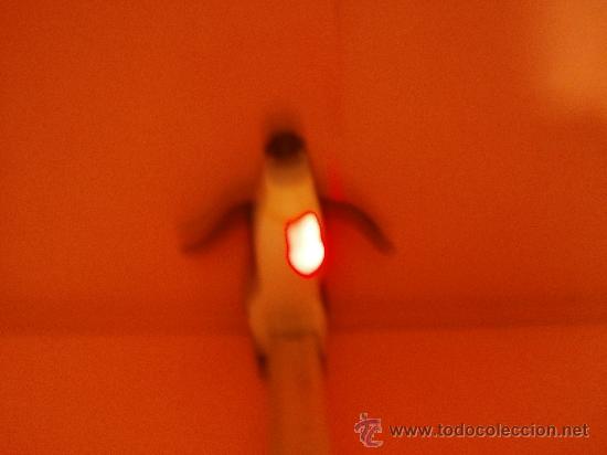Figuras de goma y PVC: PINGUINO CON LUZ - Foto 2