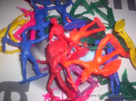 Figuras de goma y PVC: INDIOS , VAQUEROS, SOLDADOS - LOTE DE 20 - Foto 1