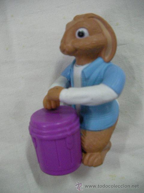 Gummi- und PVC-Figuren: CONEJO TAMBOLIRERO