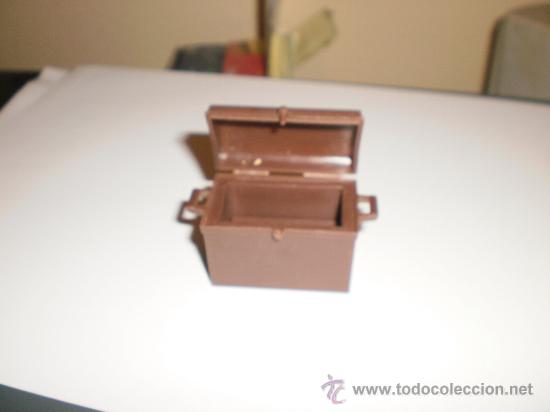 Figuras de goma y PVC: DUNKIN DANONE CAJA MAGICA BAUL - Foto 2