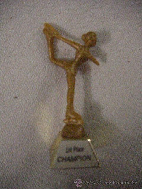 Rubber and PVC Figures: PEQUE&Ntilde;O TROFEO CAMPEONA PATINAJE SOBRE HIELO - ENVIO GRATIS A ESPA&Ntilde;A
