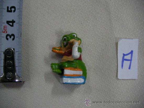 Figuras de goma y PVC: COCODRILO SOBRE LIBROS - Foto 1
