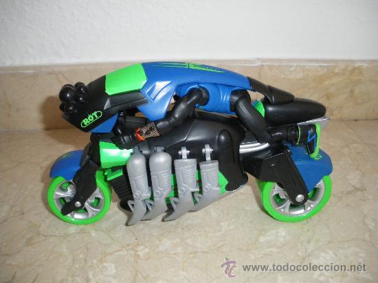 Figuras de Goma y PVC: MOTO CON MU&Ntilde;ECO INCORPORADO HASBRO 2005, 111-1