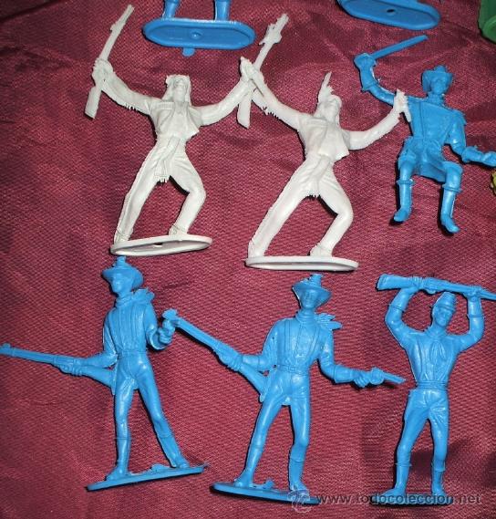 Figuras de goma y PVC: LOTE DE 17 INDIOS Y AMERICANOS DE COMANSI PLASTICO - Foto 4