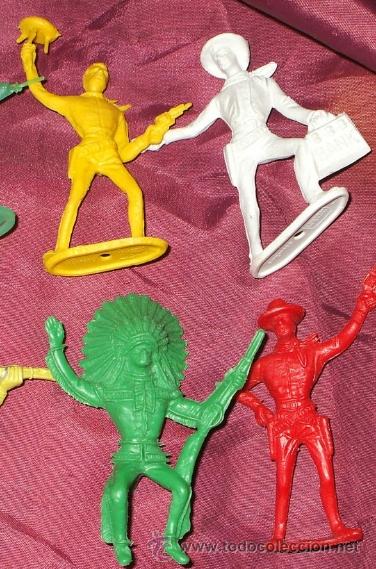 Figuras de goma y PVC: LOTE DE 17 INDIOS Y AMERICANOS DE COMANSI PLASTICO - Foto 5