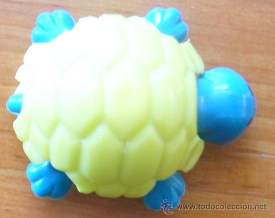 Figuras de Borracha e PVC: Kinder K02 N&ordm; 101 Tortuga amarilla y verde con movimiento a presi&oacute;n