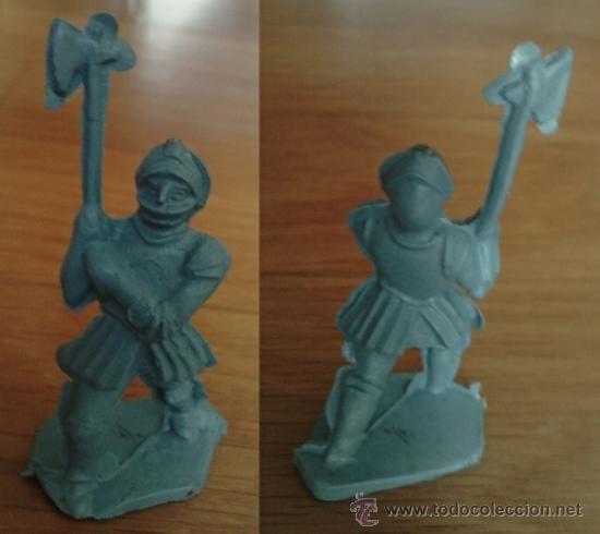 Figuras de Goma y PVC: Guerrero de la Edad Media, de unos 6 cm de altura - A&ntilde;os 80