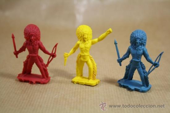 Figure di Gomma e PVC: Figuras en Pl&aacute;stico/ Goma, 3 Indios Diferentes, Rojo, Amarillo, Azul