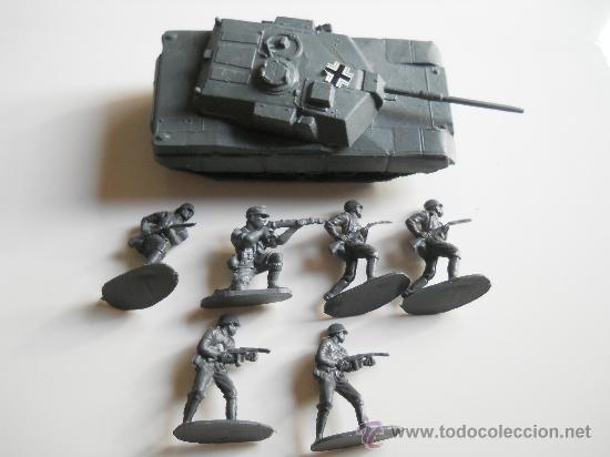 Figuras de goma y PVC: TANQUE Y SOLDADOS ALEMANES DE KIOSCO AIRFIX BREKAR A&Ntilde;OS 60 ORIGINALES 100%