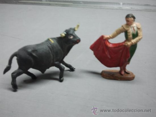 Figuras de goma y PVC: figuras de torero y toro  reamsa pech aster - Foto 1