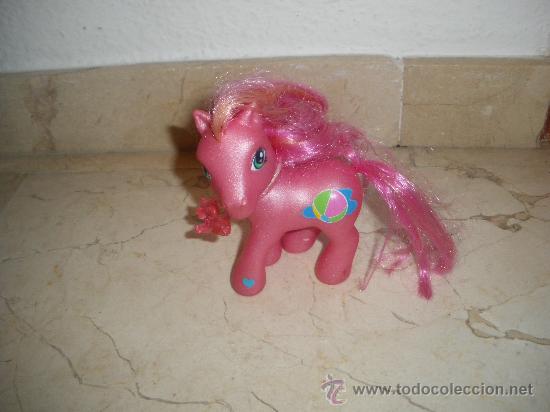 Figuras de goma y PVC: PEQUE&Ntilde;O PONY MIDE 11,5 CM FABRICADO POR HASBRO A&Ntilde;O 2002 111-1
