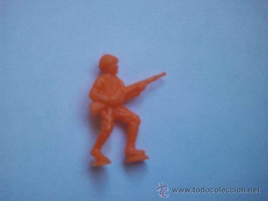 Figuras de goma y PVC: figura  dunkin premium soldado - Foto 1