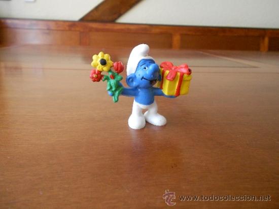 Figuras de goma y PVC: LOS PITUFOS, PITUFO CON REGALO. SCHLEICH GERMANY REF (EV) - Foto 1