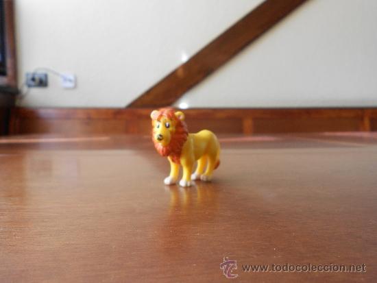 Figuras de goma y PVC: FIGURAS DE ANIMALES: LE&Oacute;N, MARCA OLEY 2001 - Foto 1