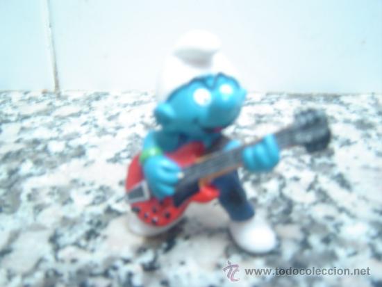 Figuras de goma y PVC: PITUFO GUITARRISTA PEYO 1987 - Foto 1