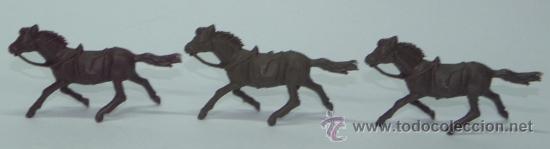 Figurines en Caoutchouc et PVC: 3 ANTIGUOS CABALLOS DE PLASTICO, TAL COMO SE VE EN LA FOTO PUESTA.