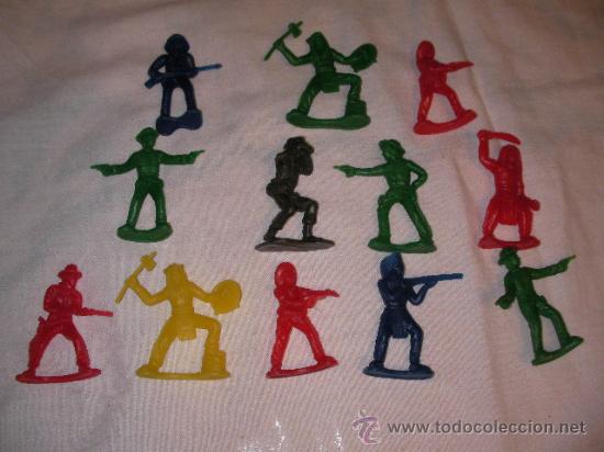 Figuras de goma y PVC: LOTE DE ANTIGUOS VAQUEROS E INDIOS - Foto 1