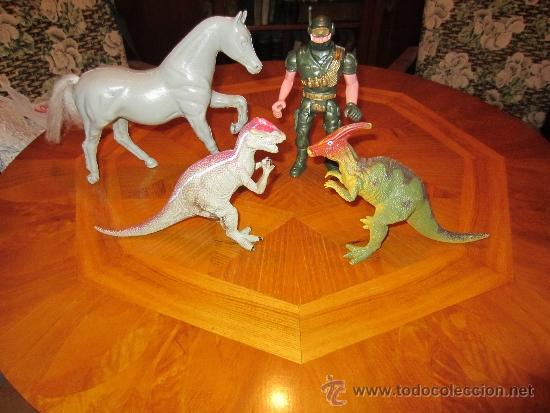 Figuras de goma y PVC: juguetes varios