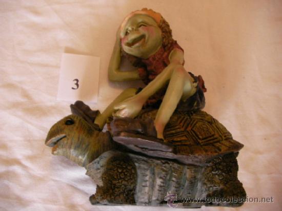 Figuras de Borracha e PVC: DUENDE ENCIMA DE TORTUGA