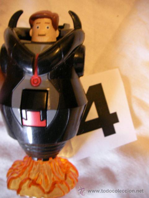Figuras de Goma y PVC: CORAZA O ARTILUGIO CON SER HUMANO