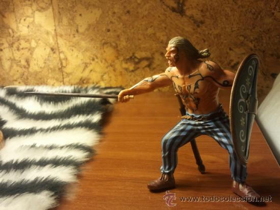 Rubber and PVC Figures: figura de caballero del norte con espada 9 cms