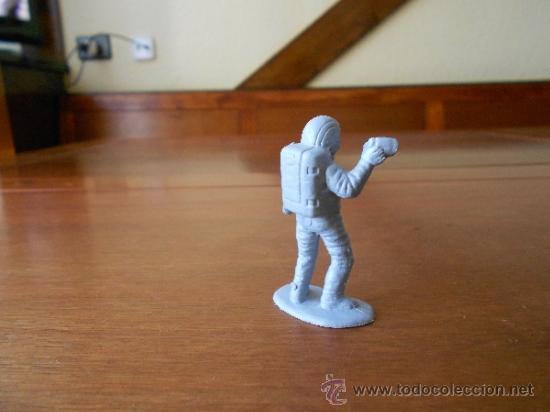 Figuras de goma y PVC: ASTRONAUTA CON PRISM&Aacute;TICOS - Foto 2