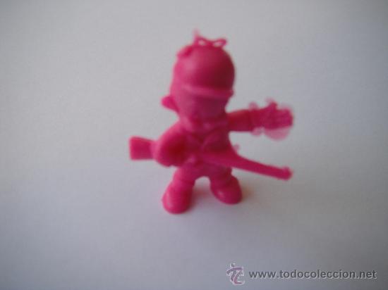 Figuras de goma y PVC: FIGURAS DUNKIN .WARNER. HELMER -MORADO-. - Foto 1