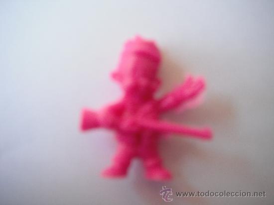 Figuras de goma y PVC: FIGURAS DUNKIN .WARNER. HELMER -MORADO-. - Foto 4