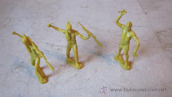 Figuras de goma y PVC: TRES INDIOS ESTILO COMANSI - Foto 1