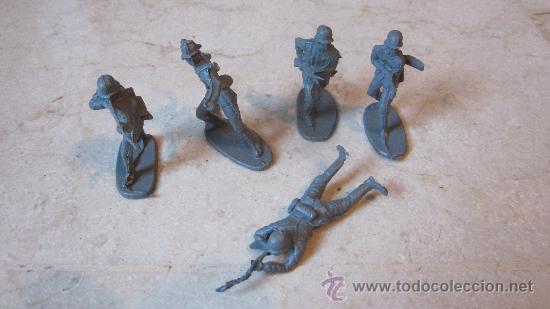 Figuras de goma y PVC: CINCO SOLDADOS ESTILO COMANSI - Foto 1