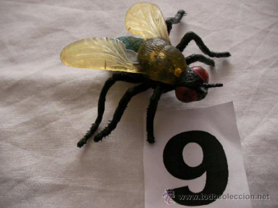 Rubber and PVC Figures: MOSCA TAMA&Ntilde;O MEDIANO