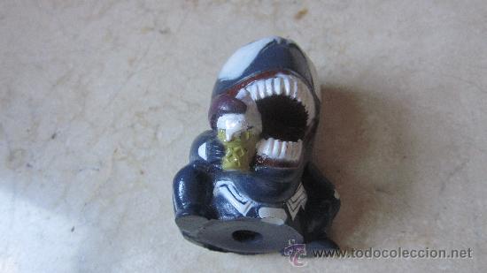Figuras de goma y PVC: FIGURA PLASTICO MONSTRUO CON HELADO - Foto 1
