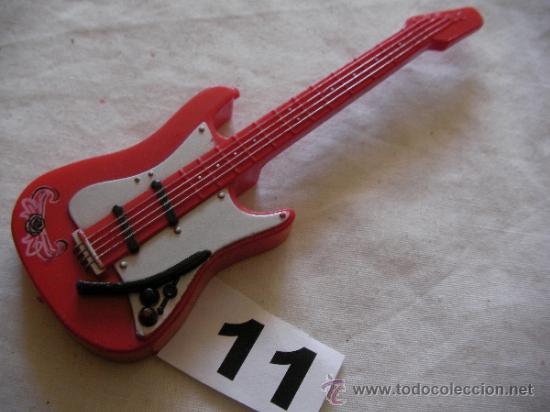 Rubber and PVC Figures: GUITARRA PARA BARBIE O SIMILAR - ENVIO GRATIS A ESPA&Ntilde;A