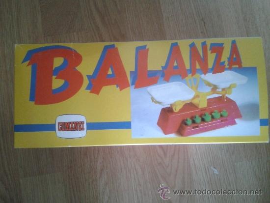 Figuras de goma y PVC: BALANZA COMANSI - Foto 1