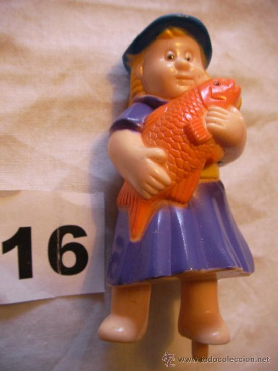 Figurines en Caoutchouc et PVC: NI&Ntilde;A CON PEZ EN LAS MANOS - ENVIO GRATIS A ESPA&Ntilde;A