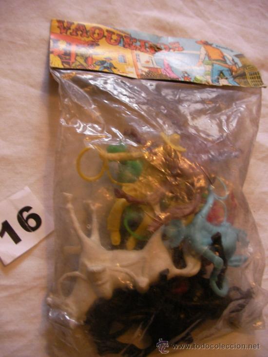 Figuras de goma y PVC: ANTIGUA BOLSA PRECINTADAS CON FIGURAS DE VAQUEROS - Foto 1