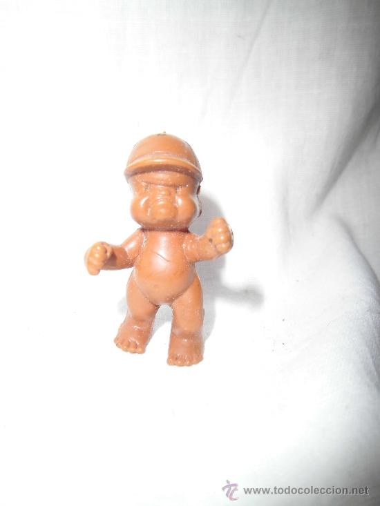 Figuras de goma y PVC: BEBE PVC NEGRO LLEVA EL N&ordm; 26 EN UNA PIERNA ATRAS