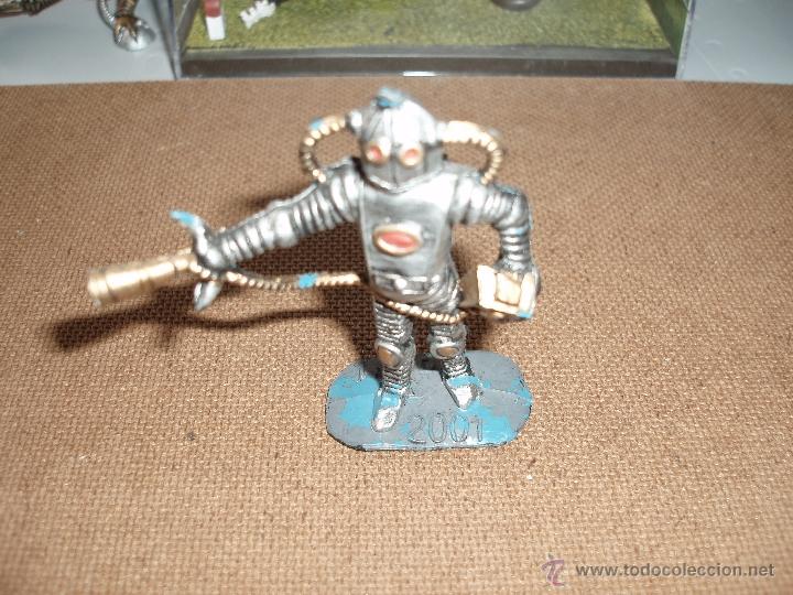 Figuras de goma y PVC: ROBOT 2001 SERIE OVNI COMANSI - Foto 1