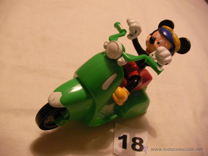 Figuras de goma y PVC: MICKEY EN VESPA - Foto 1