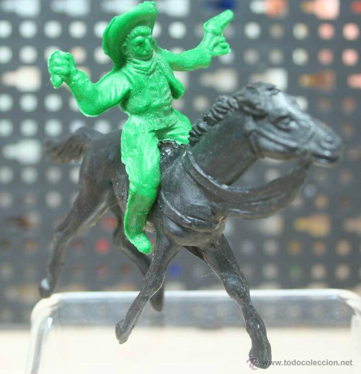 Figuras de goma y PVC: CABALLO Y BAQUERO DE PLASTICO. SIN DATOS - Foto 1